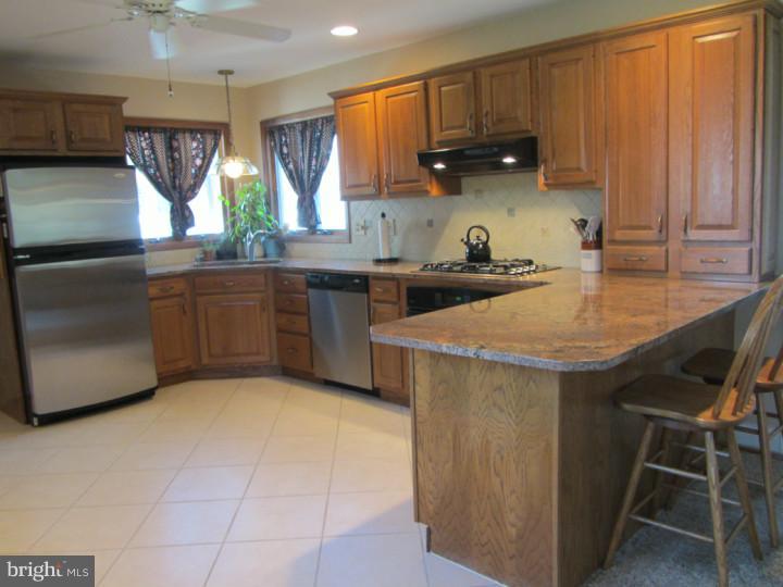 3 Pomona Court Cinnaminson, NJ 08077 - Photo 8 of 24 Kitchen