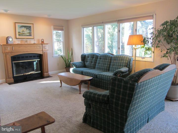 3 Pomona Court Cinnaminson, NJ 08077 - Photo 10 of 24 Family Room