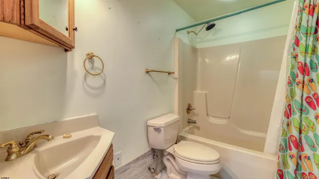 a view of a livingroom with a ceiling fan and window