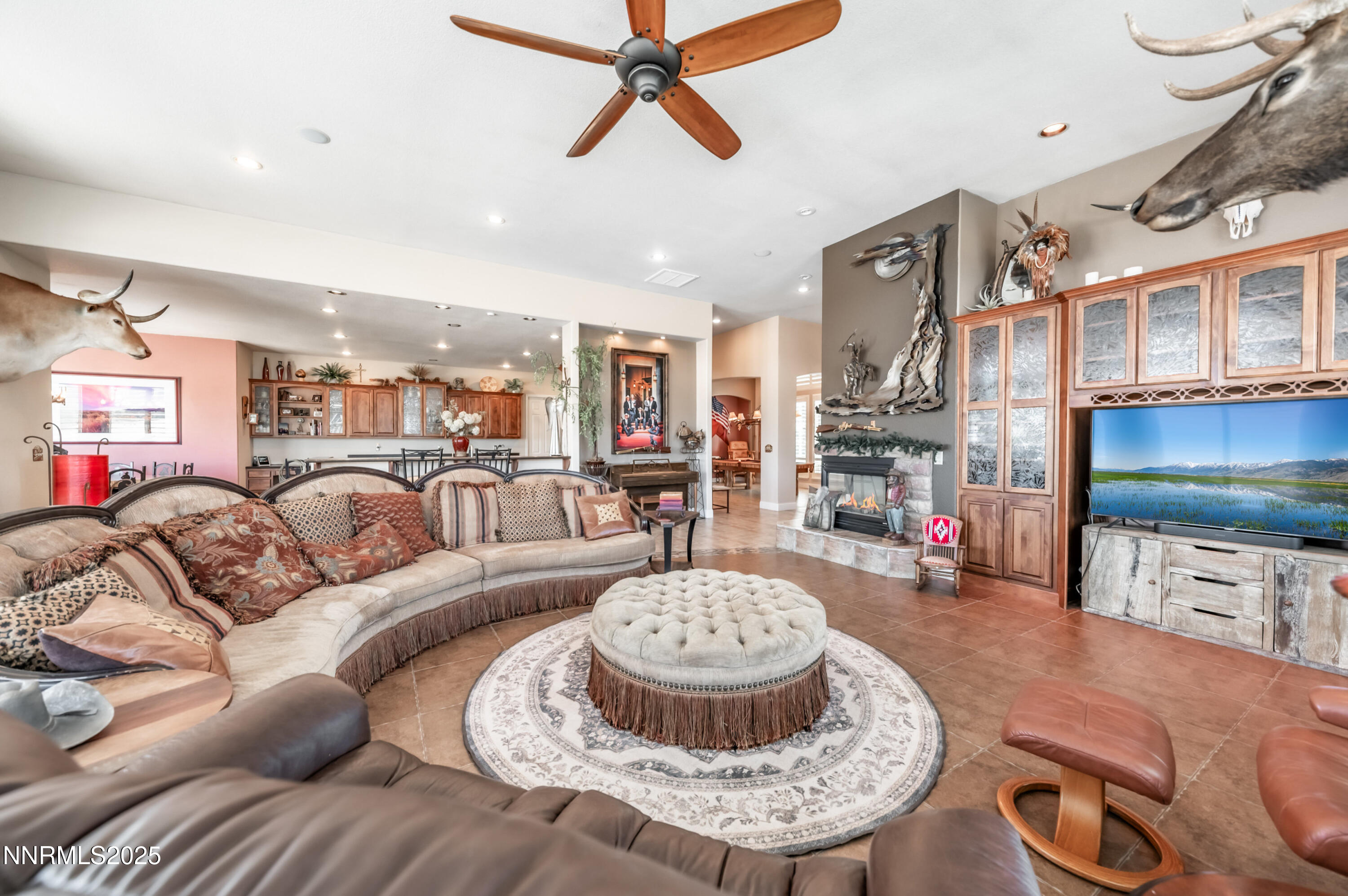 4433 Casey Road Fallon, NV 89406 - Photo 14 of 71 a living room with furniture and a flat screen tv