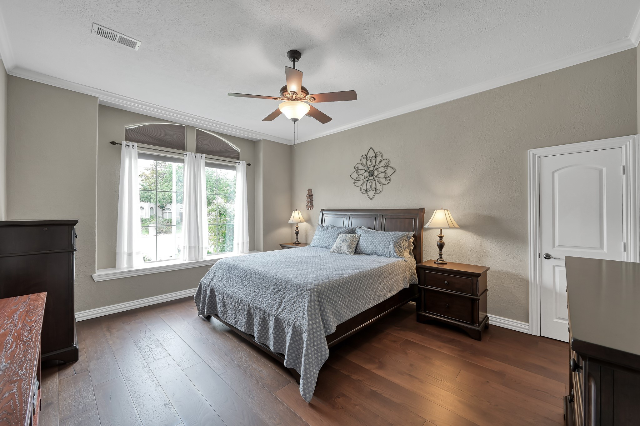16318 Perry Pass Court Spring, TX 77379 - Photo 26 of 49 Located in the front of the home is this large guest bedroom with ensuite bathroom. The wood flooring and crown molding continue in the secondary bedrooms and there is a walk-in closet.