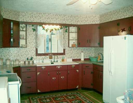 120 West Shaffer Road Aliquippa, PA 15001 - Photo 3 of 6 Kitchen.