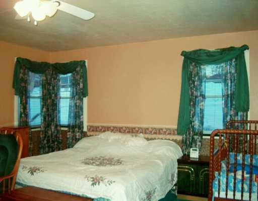 120 West Shaffer Road Aliquippa, PA 15001 - Photo 4 of 6 Master Bedroom.