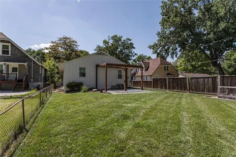 $299,000 | 8239 Ward Parkway Plaza, Kansas City, MO 64114
