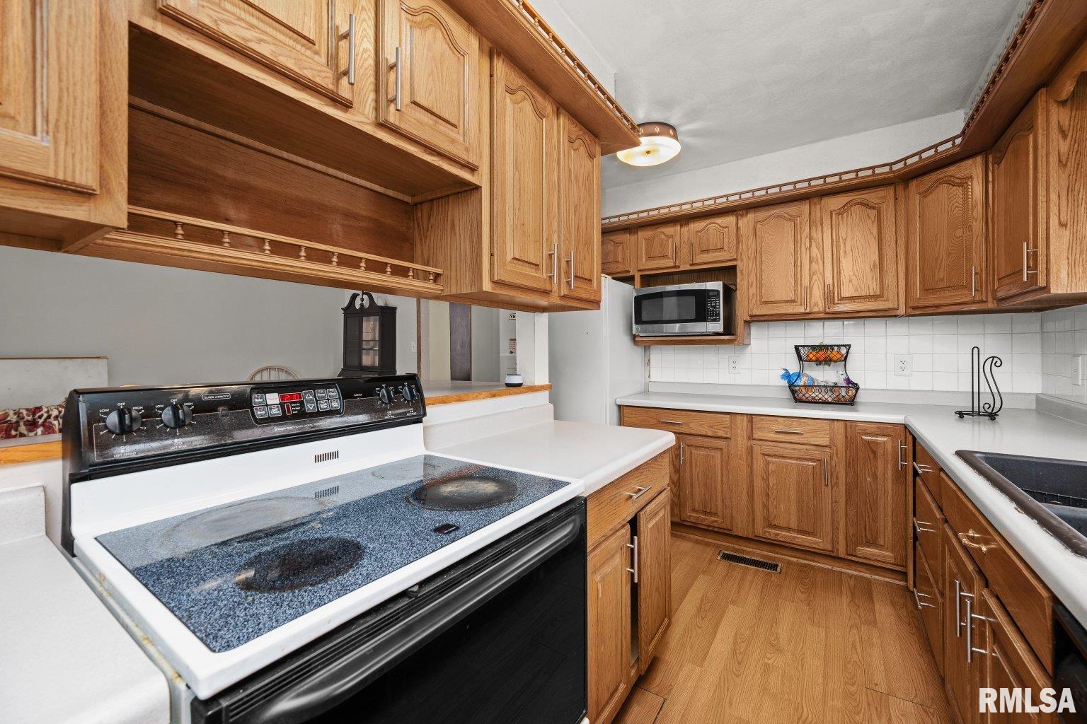 2701 47th Street Moline, IL 61265 - Photo 12 of 41