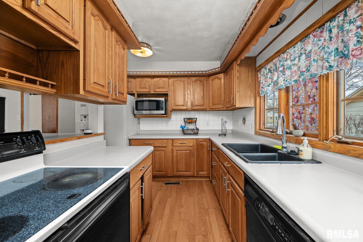 2701 47th Street Moline, IL 61265 - Photo 13 of 41