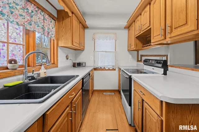 $190,000 | 2701 47th Street, Moline, IL 61265