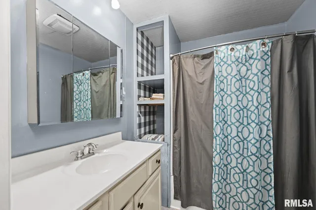 $190,000 | 2701 47th Street, Moline, IL 61265