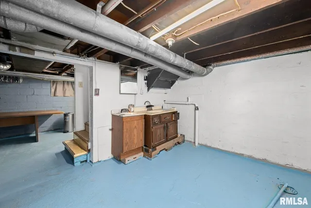 $190,000 | 2701 47th Street, Moline, IL 61265