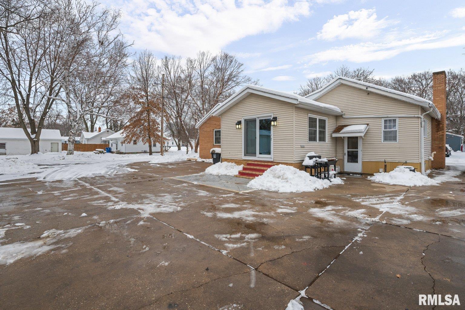 2701 47th Street Moline, IL 61265 - Photo 36 of 41