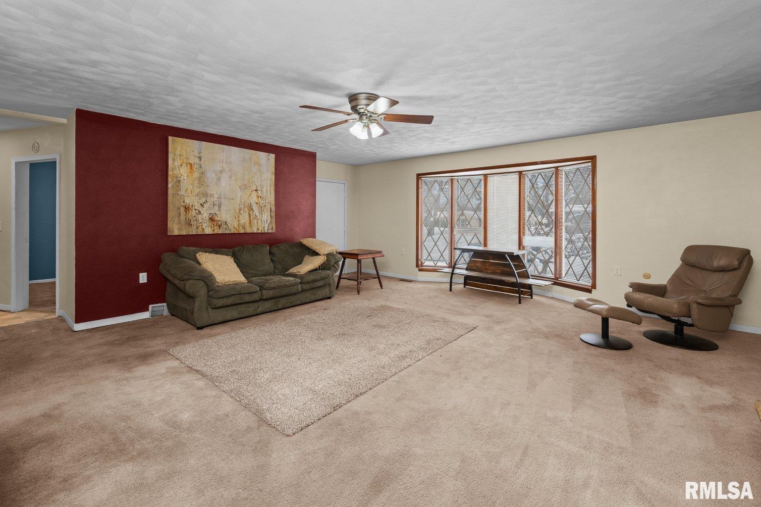 2701 47th Street Moline, IL 61265 - Photo 5 of 41