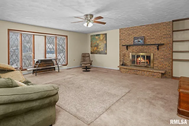 $190,000 | 2701 47th Street, Moline, IL 61265