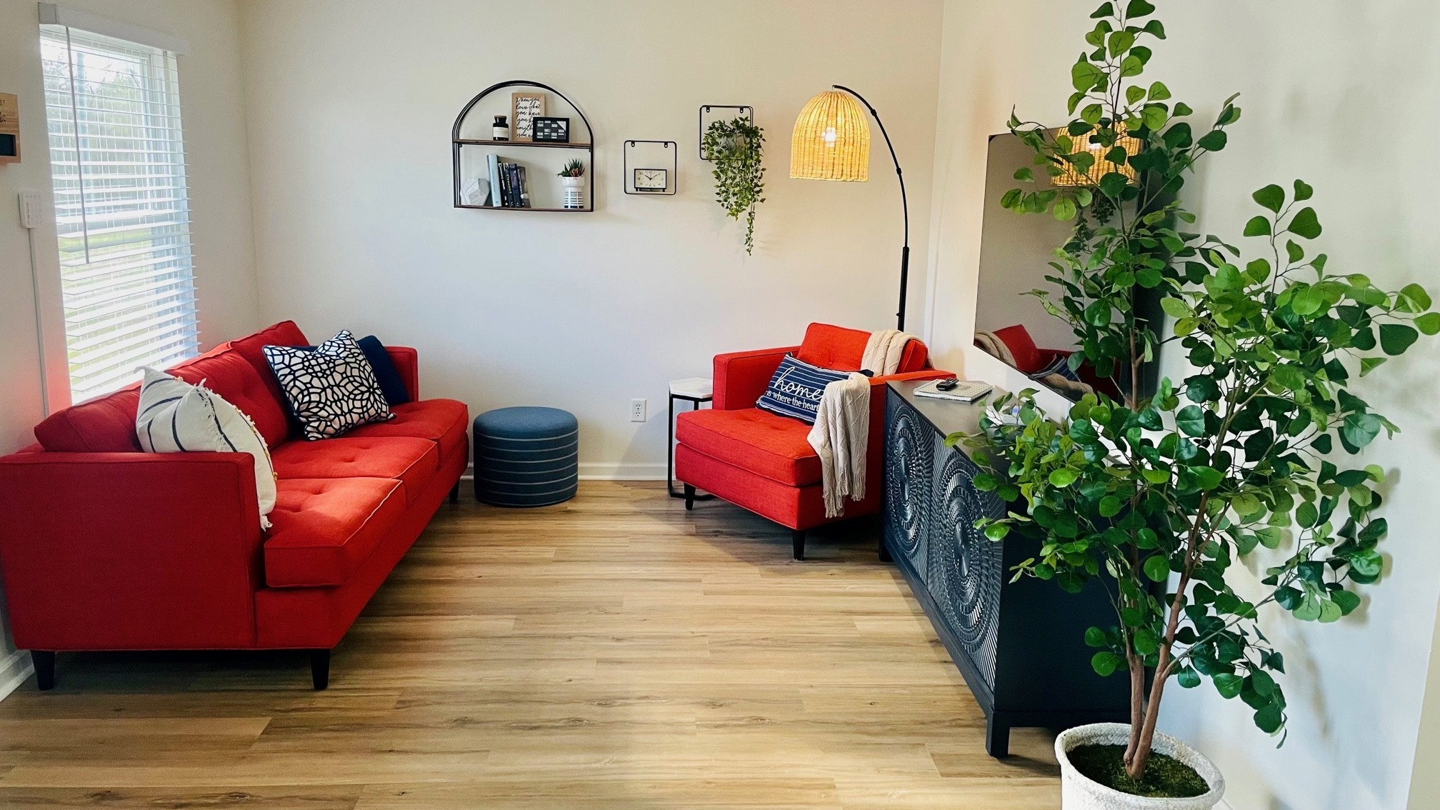 7526 Roundtree Avenue Murfreesboro, TN 37129 - Photo 2 of 67 a living room with furniture plant and a window