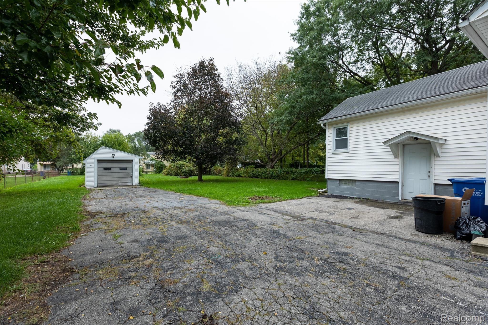21168 Doepfer Road Warren, MI 48091 - Photo 2 of 16 9X1A7446-HDR.jpg