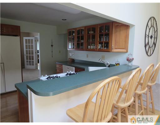 5 Maida Road Edison, NJ 08820 - Photo 20 of 23 a dining room with furniture and window