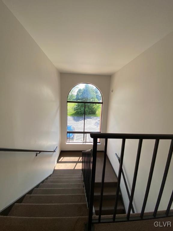 916 Cold Spring Road, Unit 12 Allentown, PA 18103 - Photo 3 of 24 3rd Floor Condo