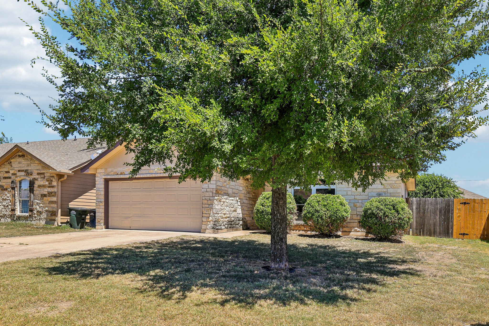224 Copper Lane Jarrell, TX 76537 - Photo 3 of 34 Gallery Image 3