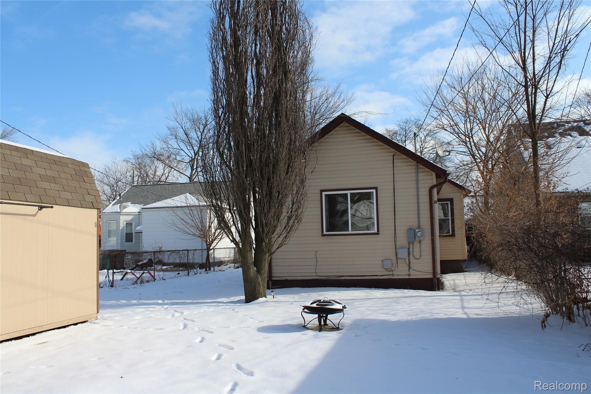 3320 Harding Street Dearborn, MI 48124 - Photo 5 of 19 IMG_2165.JPG