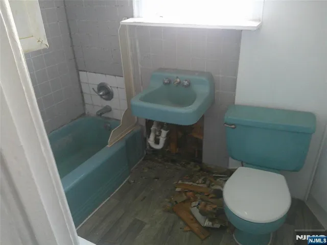 a close up of a shower