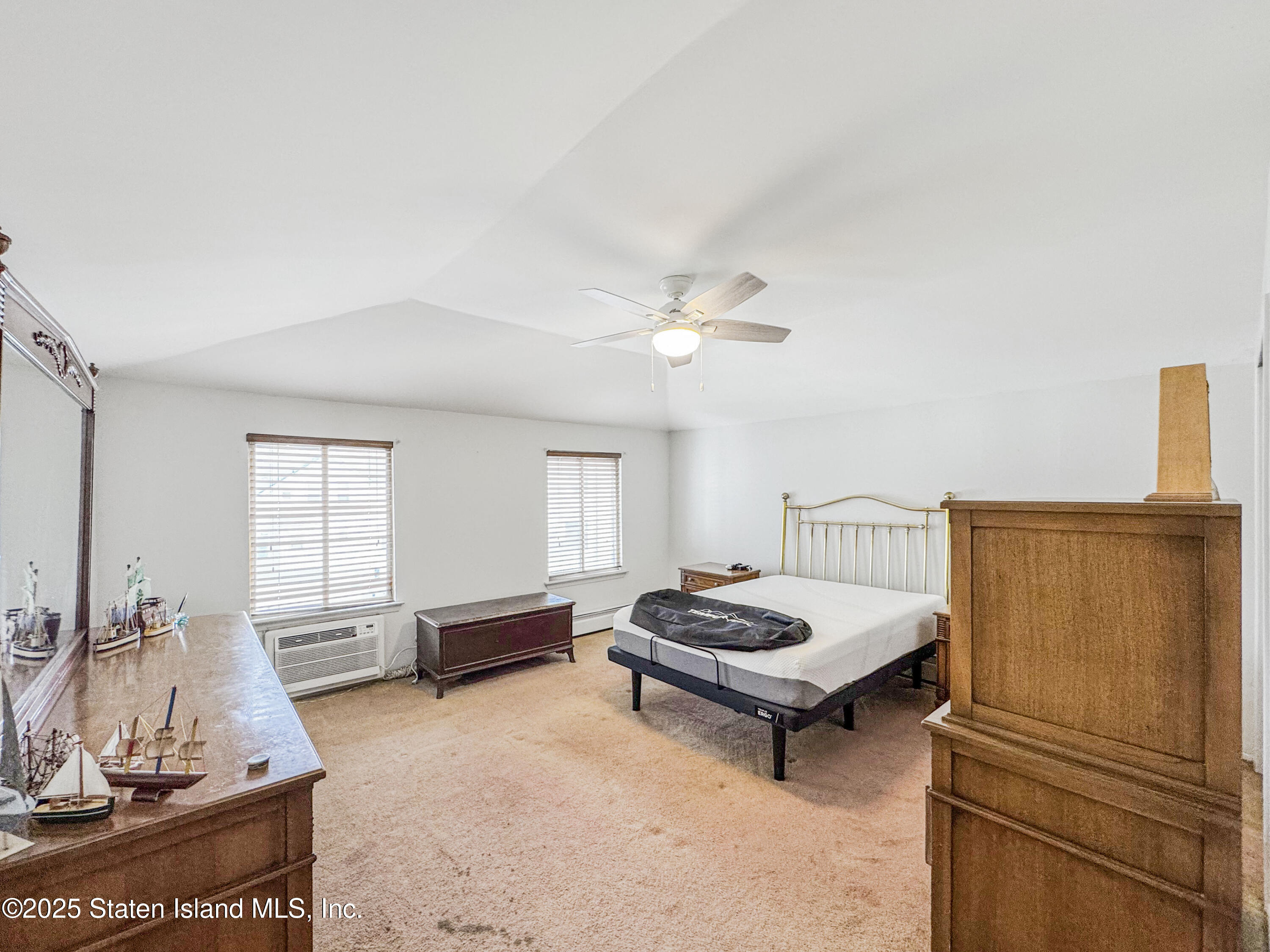 225 Wellbrook Avenue Staten Island, NY 10314 - Photo 16 of 40 Photo Oct 28 2025, 12 01 53 PM