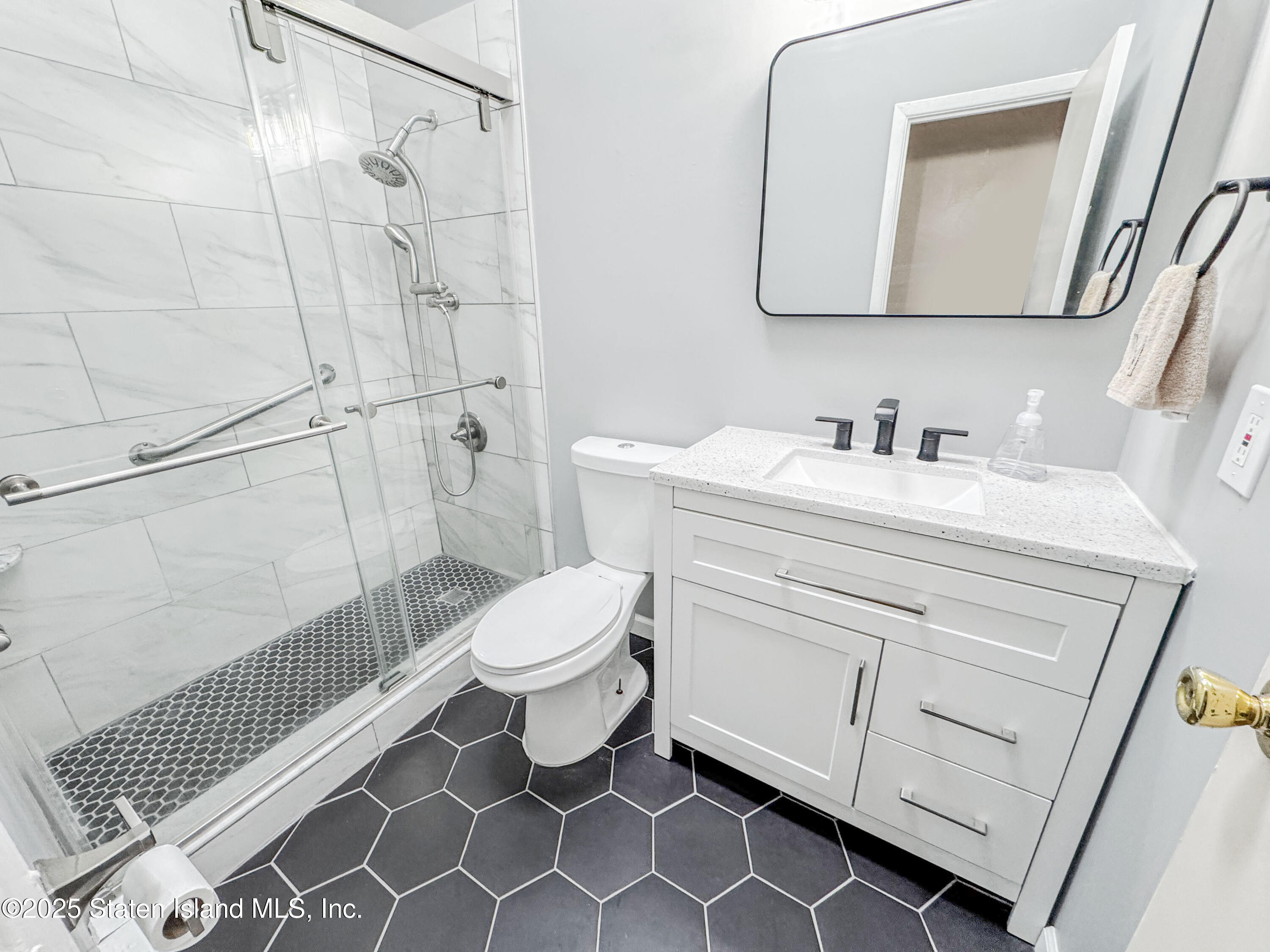 225 Wellbrook Avenue Staten Island, NY 10314 - Photo 17 of 40 Photo Oct 28 2025, 12 02 23 PM