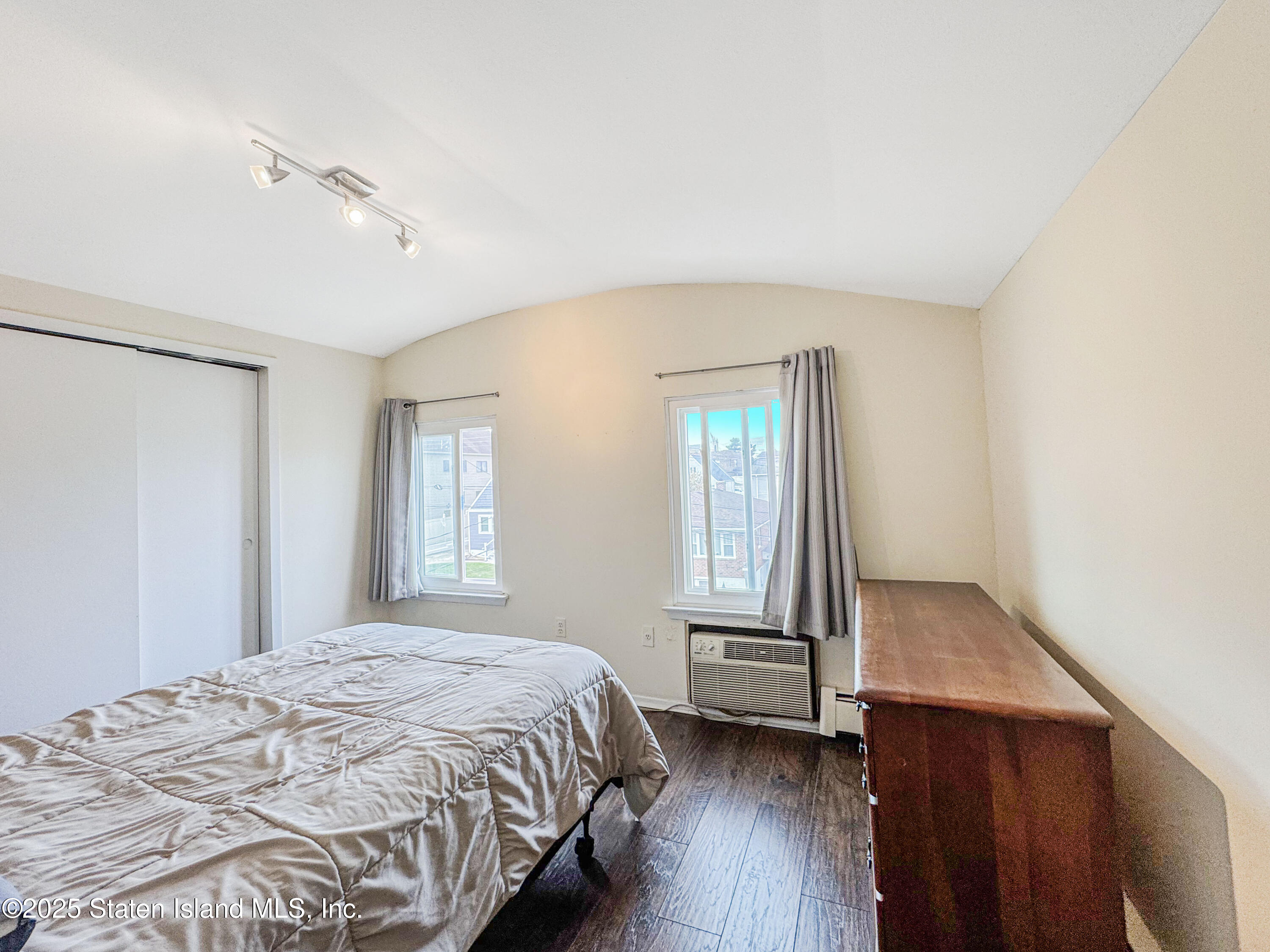 225 Wellbrook Avenue Staten Island, NY 10314 - Photo 21 of 40 Photo Oct 28 2025, 12 01 10 PM