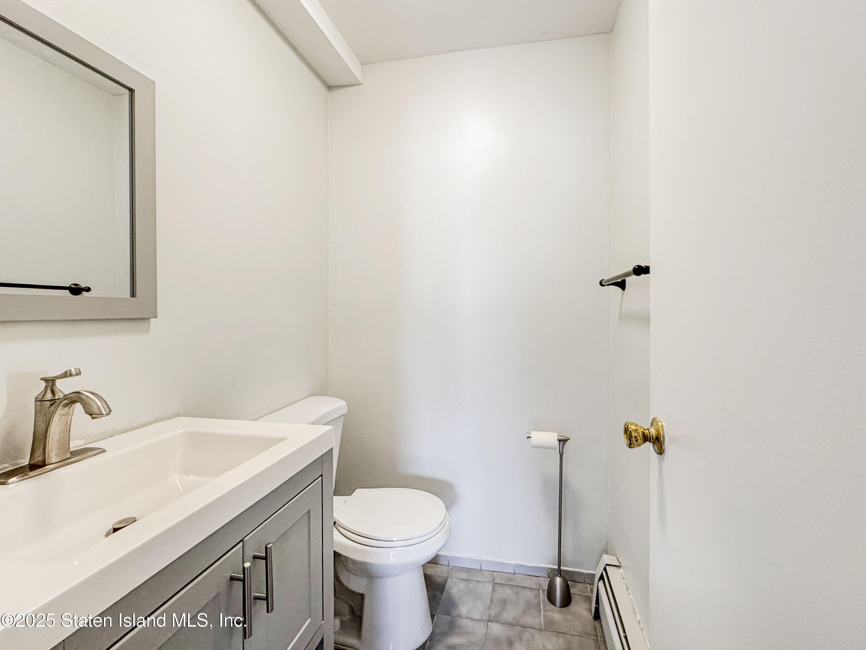 225 Wellbrook Avenue Staten Island, NY 10314 - Photo 10 of 40 Photo Oct 28 2025, 12 05 06 PM