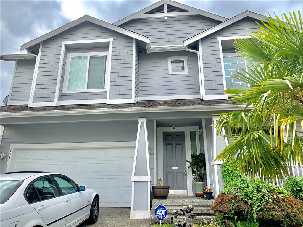 a view of outdoor space yard and porch