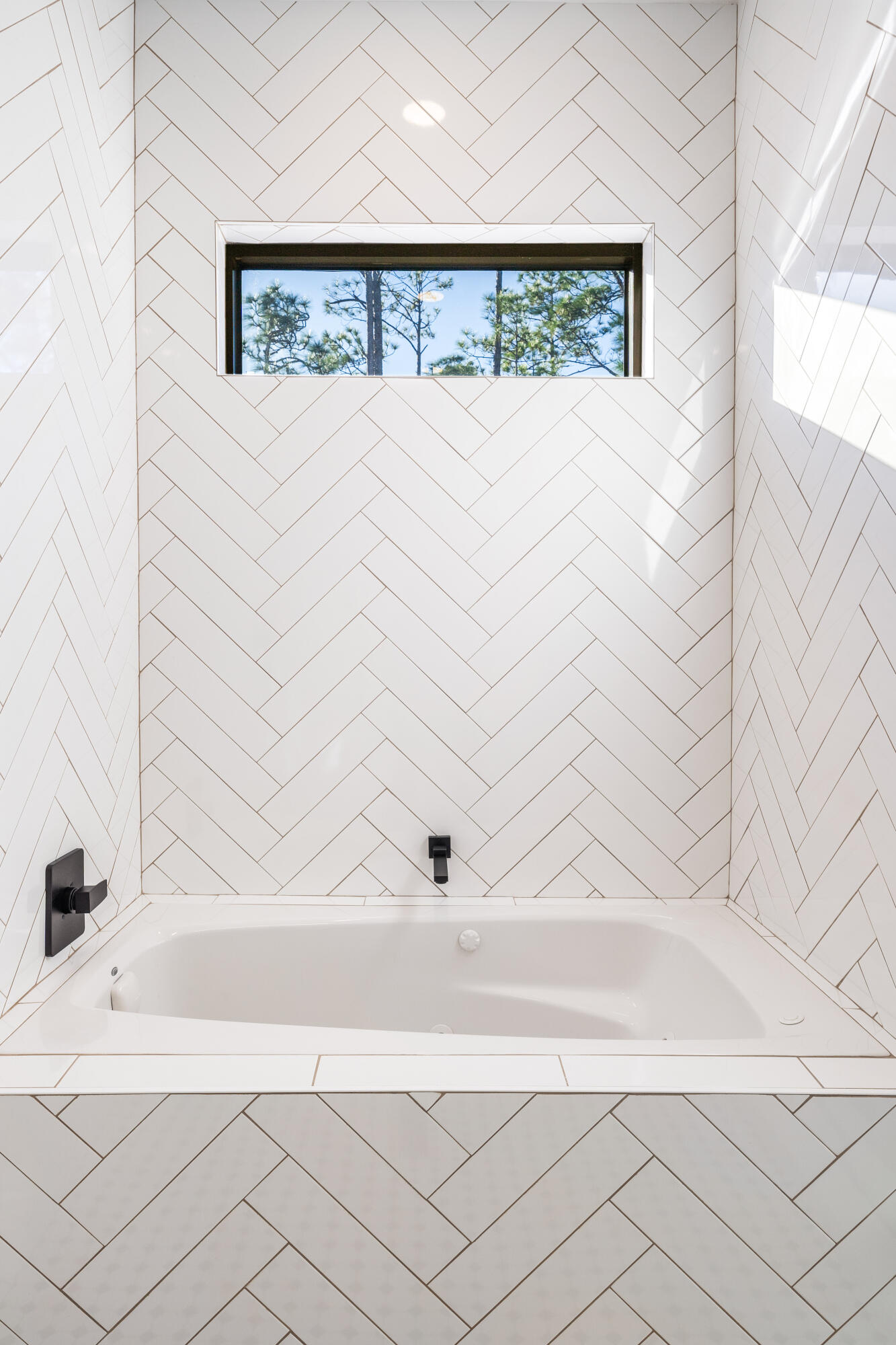 783 Indian Woman Road Santa Rosa Beach, FL 32459 - Photo 21 of 33 a bathroom with a bathtub