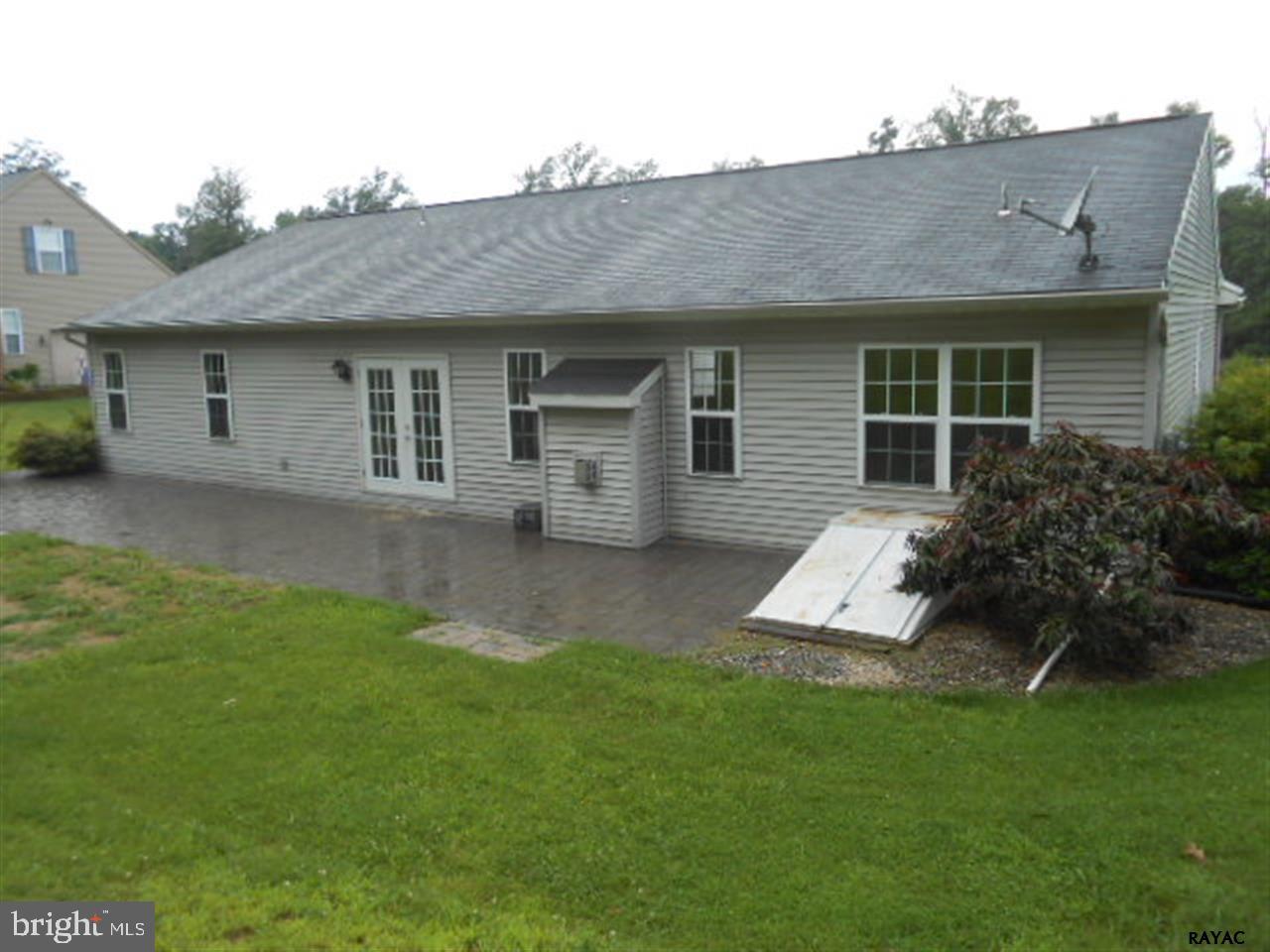 1827 Pin Oak Drive Spring Grove, PA 17362 - Photo 2 of 15 Gallery Image 2