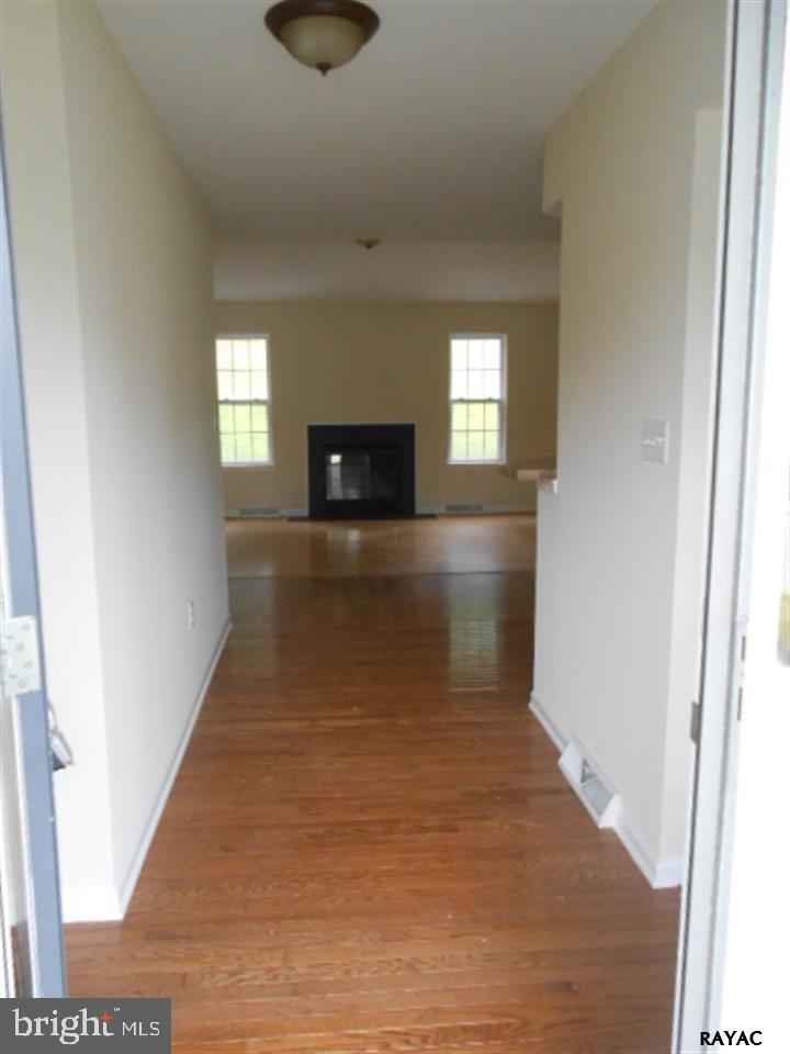 1827 Pin Oak Drive Spring Grove, PA 17362 - Photo 4 of 15 Gallery Image 4