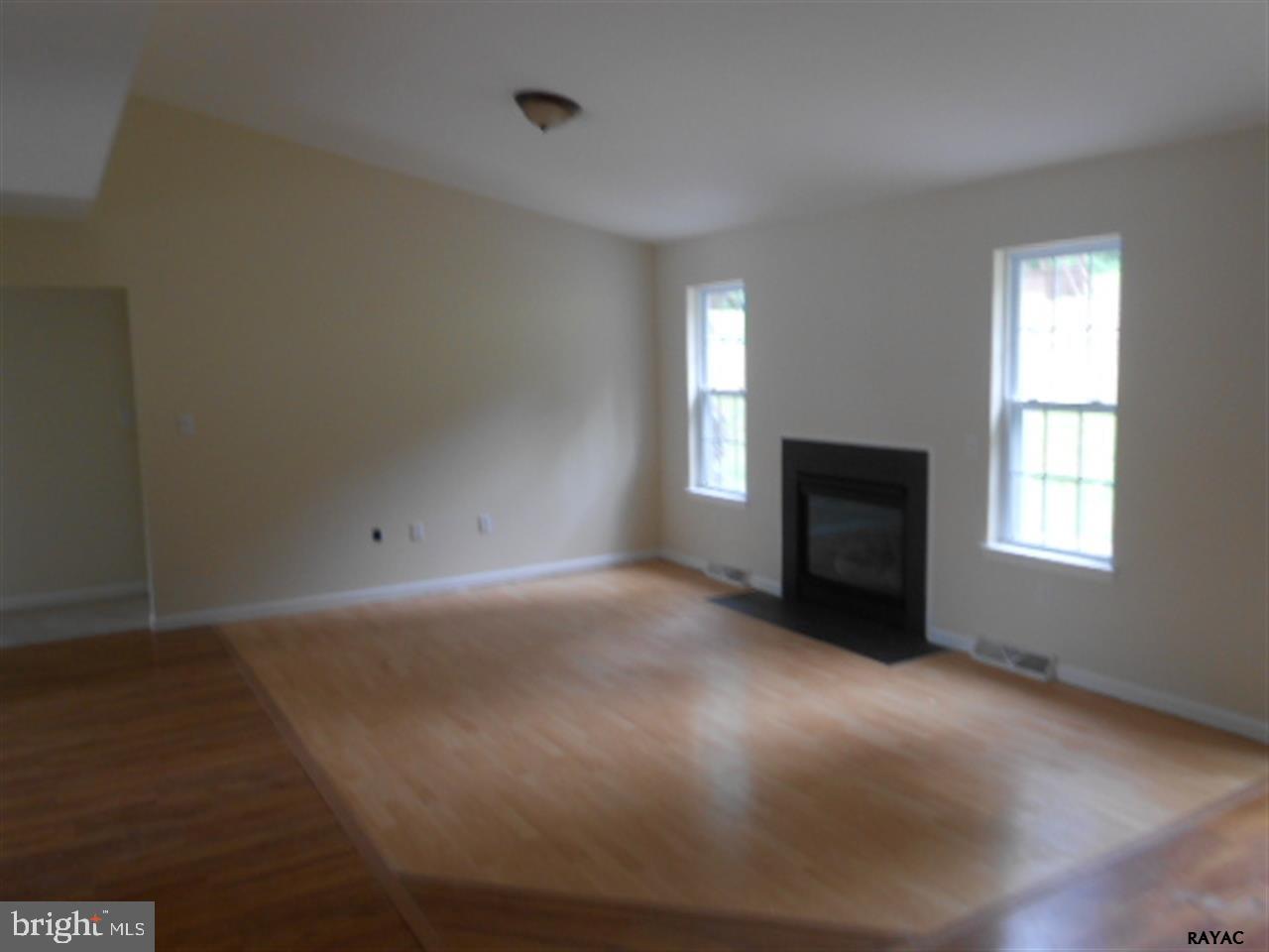 1827 Pin Oak Drive Spring Grove, PA 17362 - Photo 5 of 15 Gallery Image 5