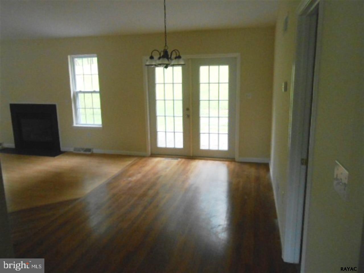 1827 Pin Oak Drive Spring Grove, PA 17362 - Photo 6 of 15 Gallery Image 6