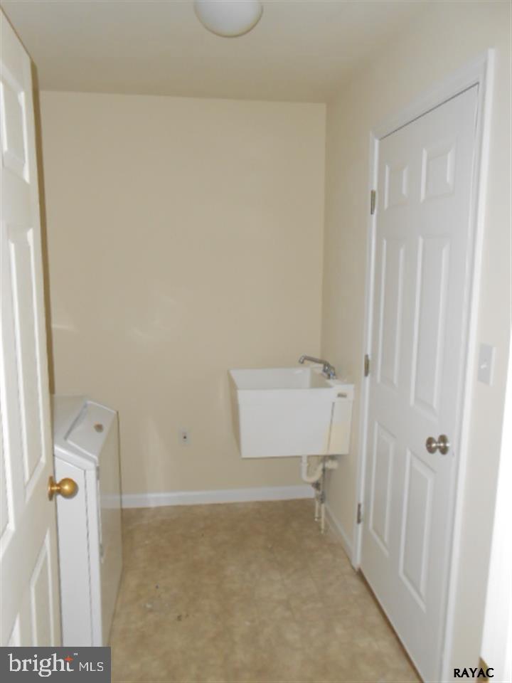 1827 Pin Oak Drive Spring Grove, PA 17362 - Photo 7 of 15 Gallery Image 7