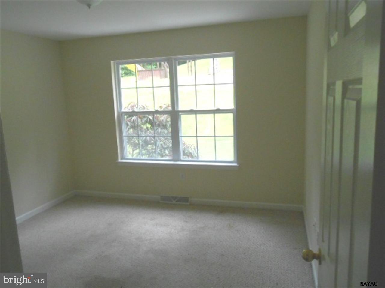 1827 Pin Oak Drive Spring Grove, PA 17362 - Photo 8 of 15 Gallery Image 8