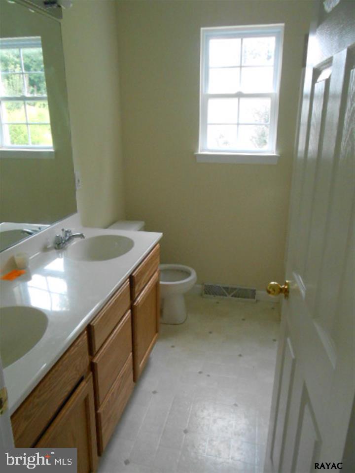 1827 Pin Oak Drive Spring Grove, PA 17362 - Photo 10 of 15 Gallery Image 10