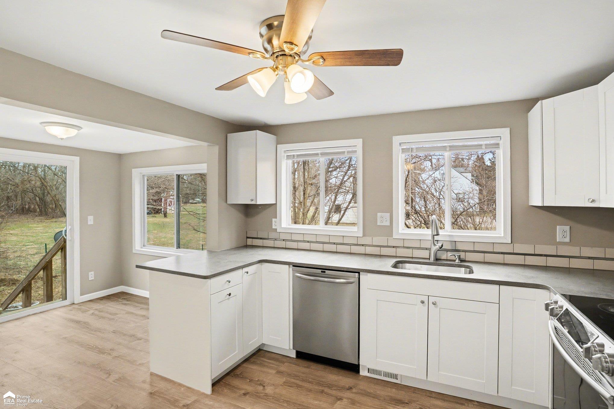 4072 Crosby Road Flint, MI 48506 - Photo 7 of 41 50202130-d28161c5-3d5e-4ace-ba4b-748ea831a7f4.JPG