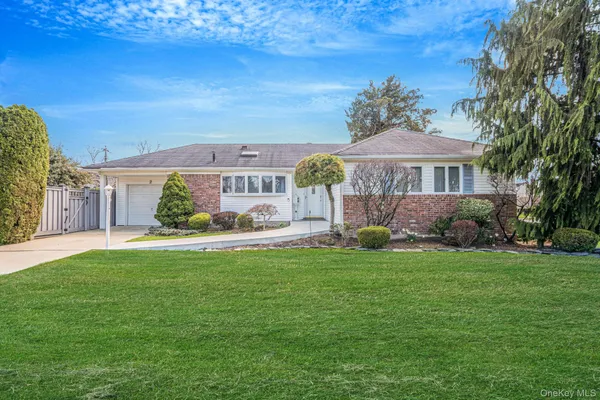 $699,999 | 2 Rhonda Lane, Farmingdale, NY 11735