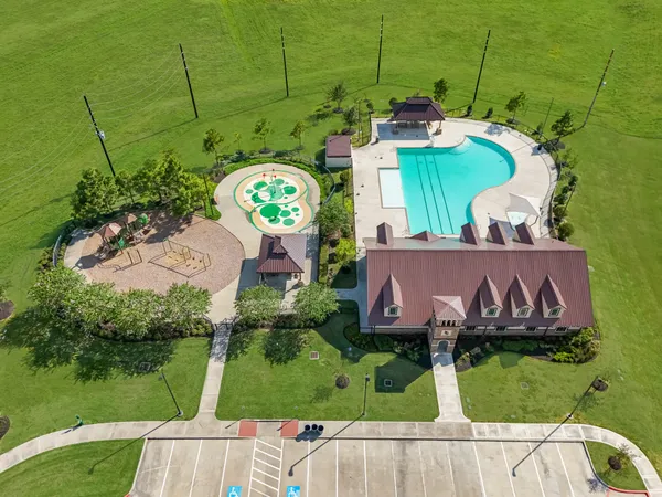 a view of a back yard