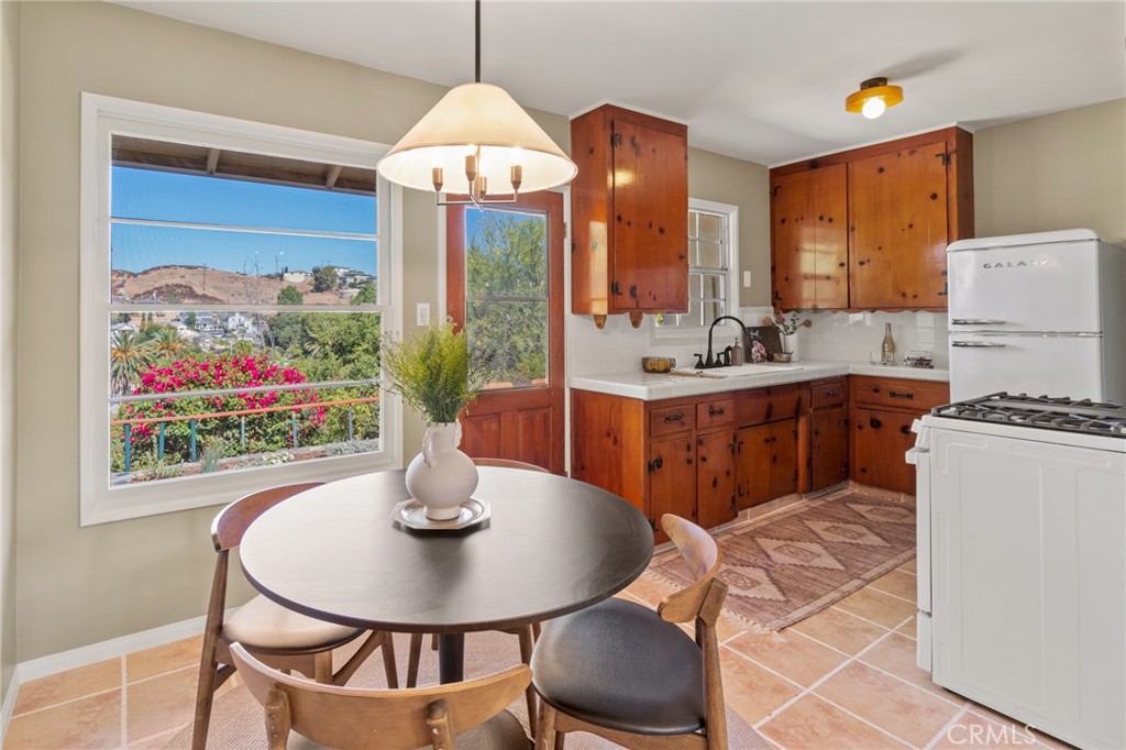 1901 Phillips Way Los Angeles, CA 90042 - Photo 19 of 50