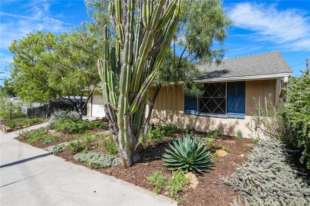 1901 Phillips Way Los Angeles, CA 90042 - Photo 5 of 50