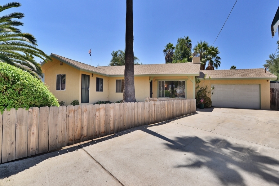 13667 East Lakeview Road Lakeside, CA 92040 - Photo 1 of 25 Gallery Image 1