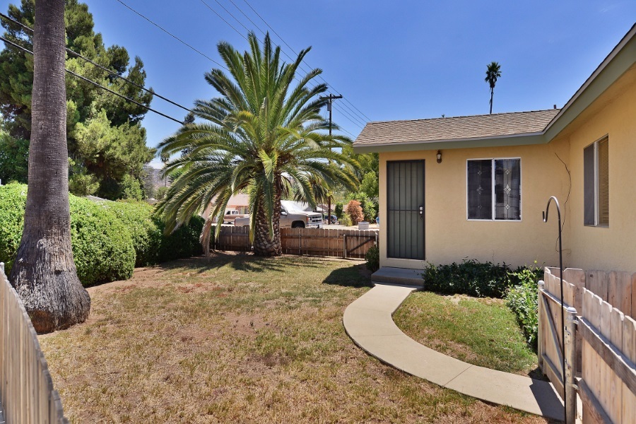 13667 East Lakeview Road Lakeside, CA 92040 - Photo 2 of 25 Gallery Image 2