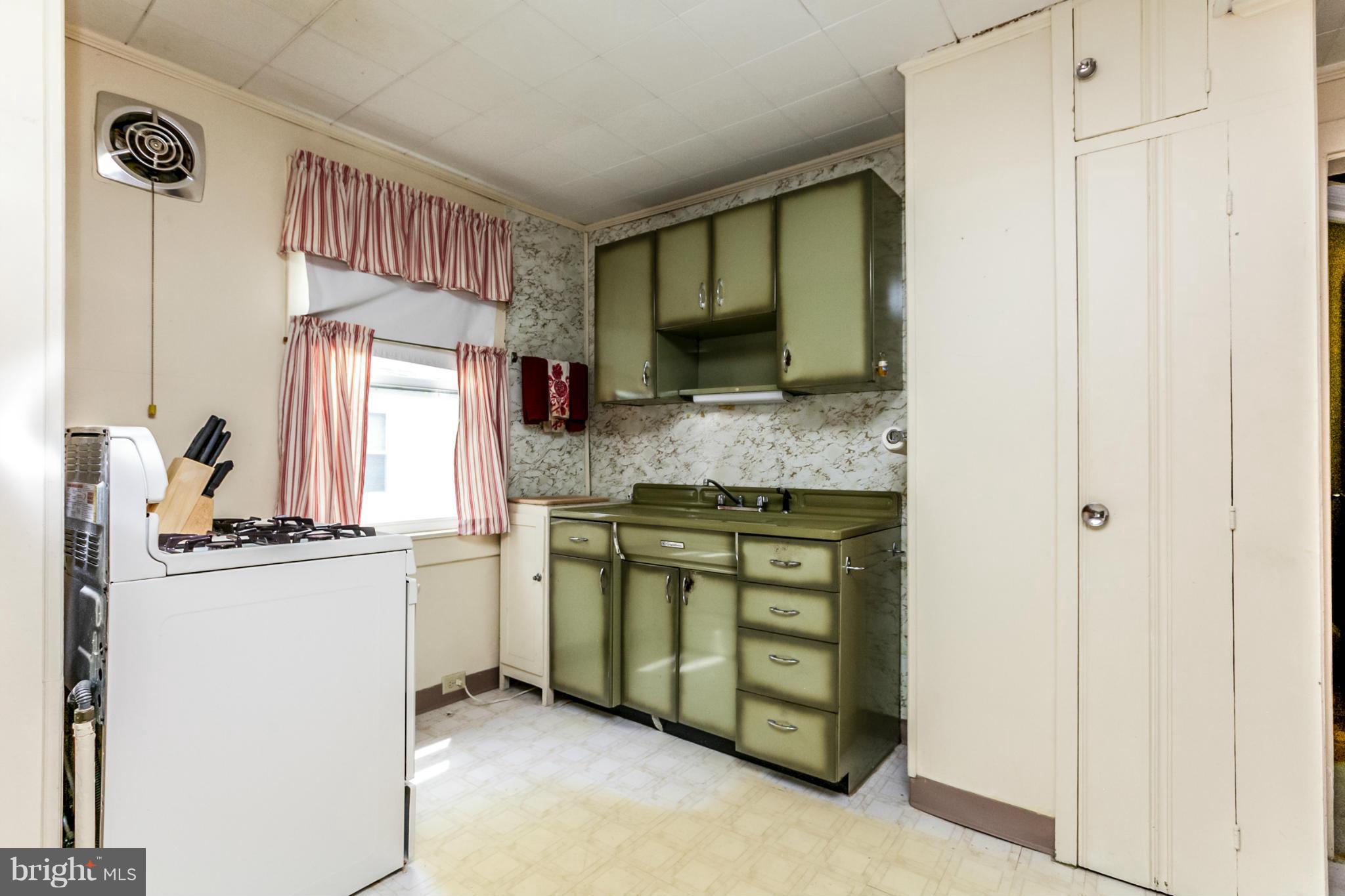 2804 Garnet Road Baltimore, MD 21234 - Photo 16 of 23 Kitchen
