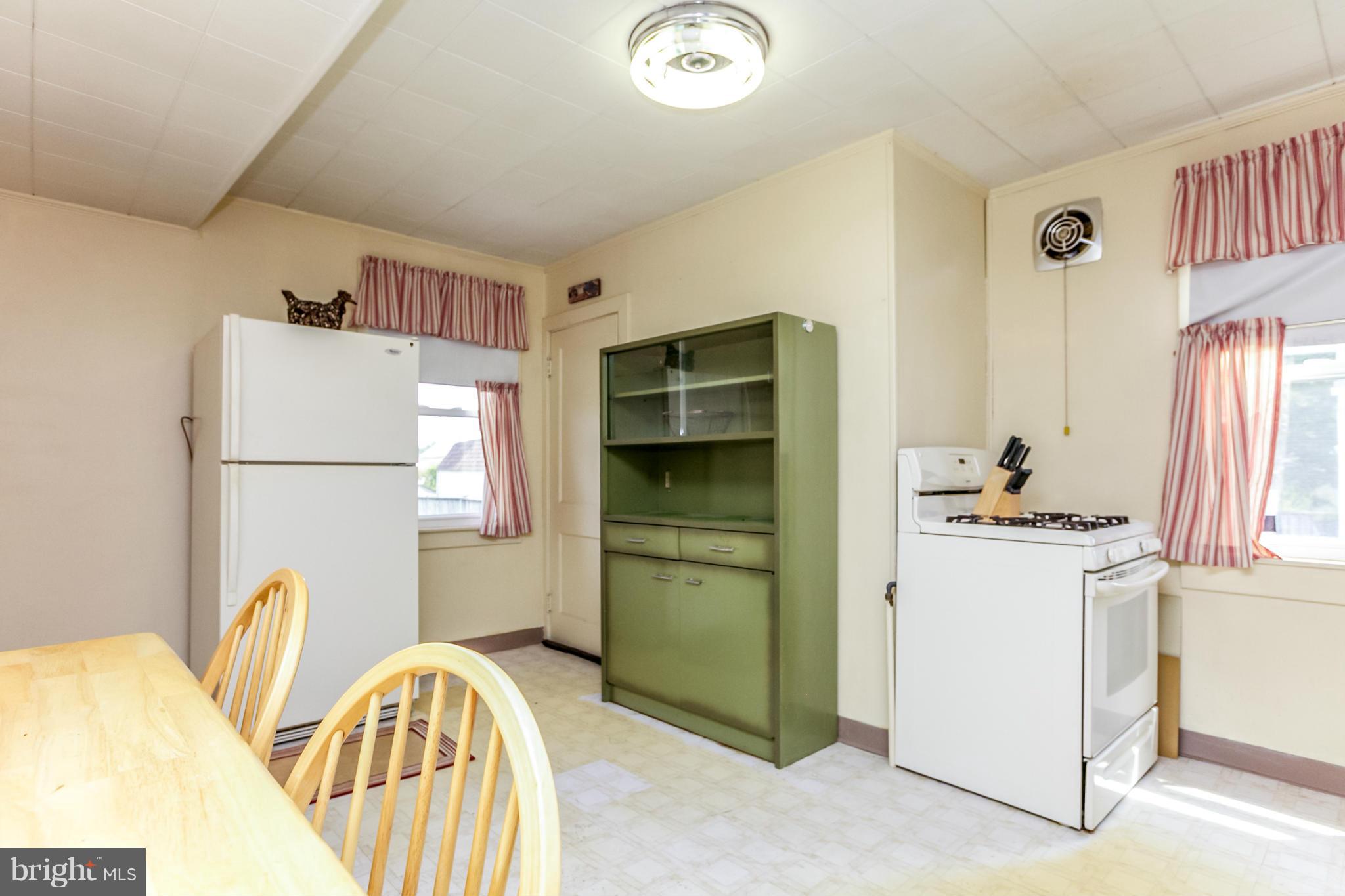 2804 Garnet Road Baltimore, MD 21234 - Photo 18 of 23 Kitchen