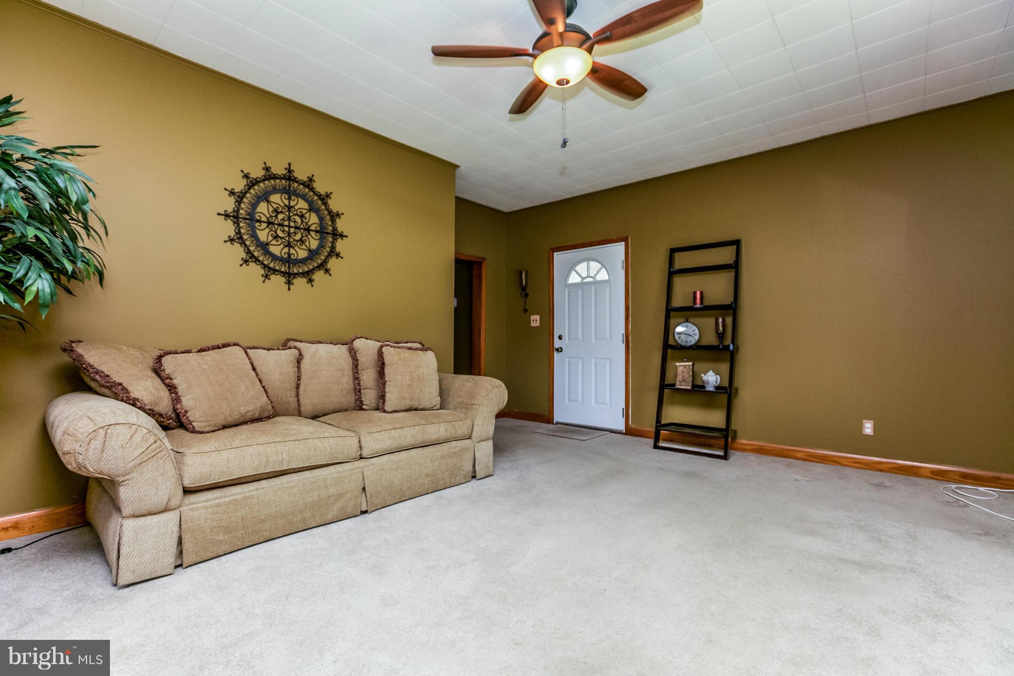 2804 Garnet Road Baltimore, MD 21234 - Photo 3 of 23 Living Room