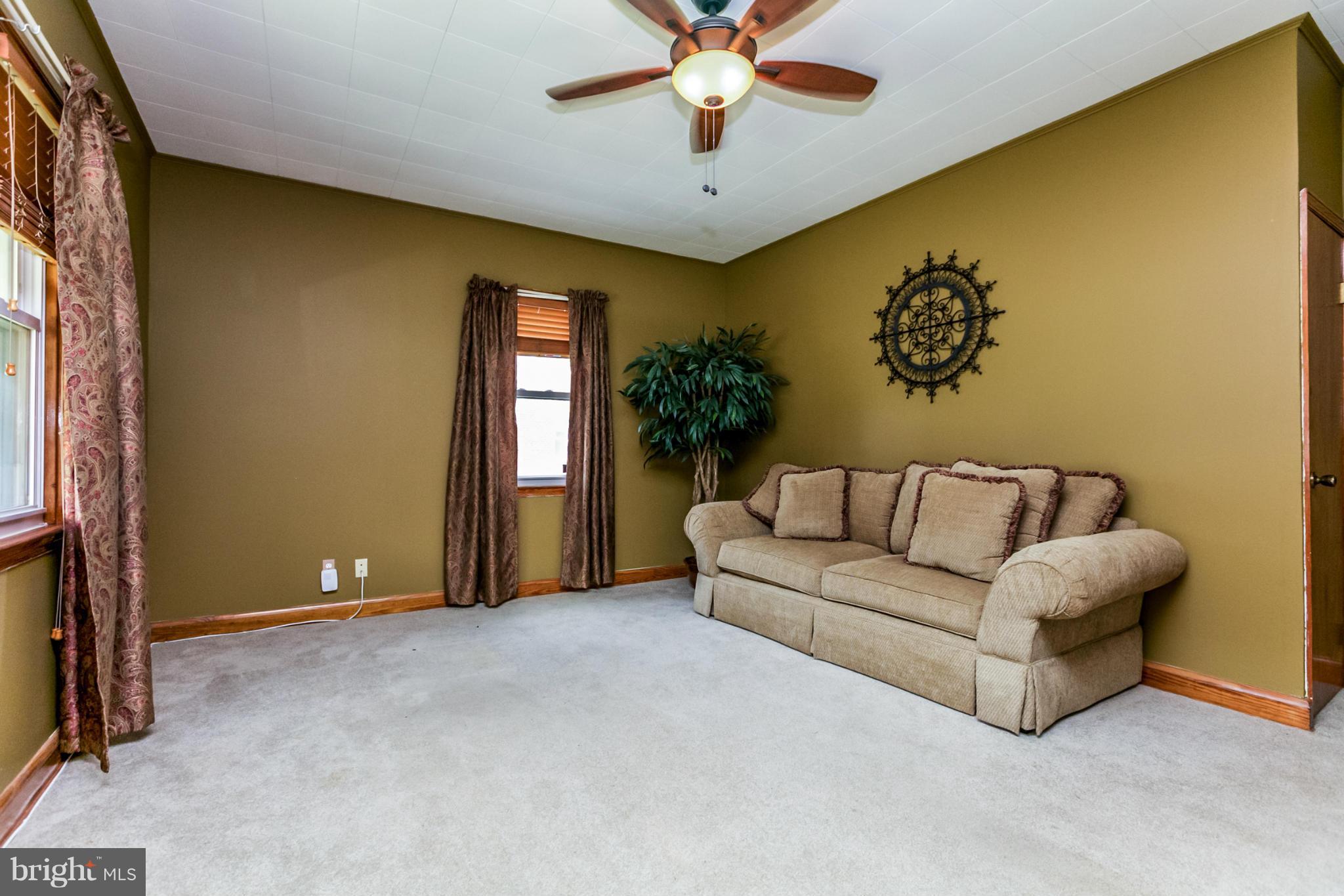 2804 Garnet Road Baltimore, MD 21234 - Photo 5 of 23 Living Room