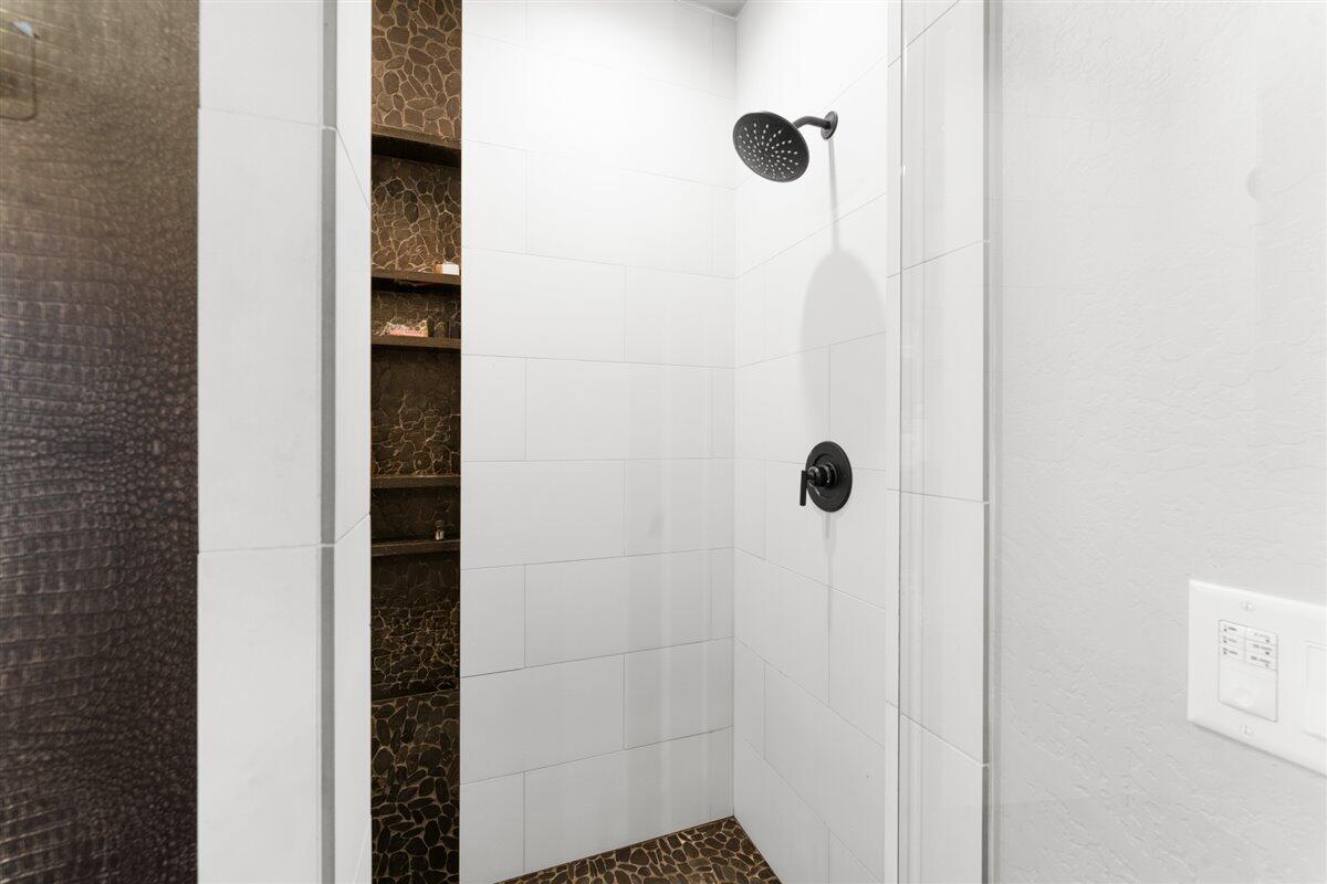 2220 Butte Falls Highway Eagle Point, OR 97524 - Photo 30 of 69 084-Master shower 1