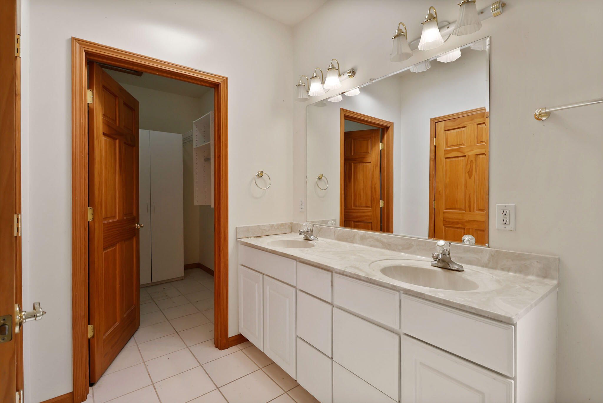 2829 Cheryl Street Portage, IN 46368 - Photo 12 of 18 2048x1370