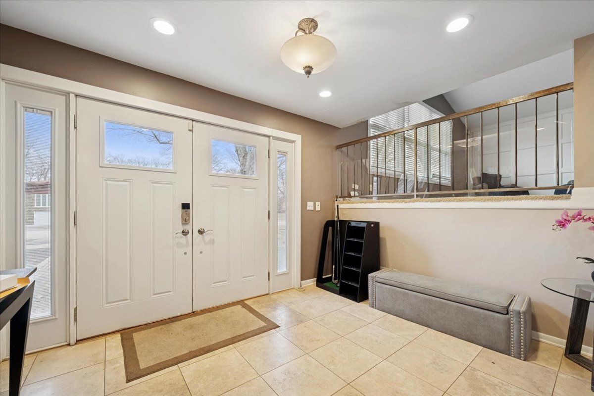 1908 McCraren Road Highland Park, IL 60035 - Photo 4 of 37